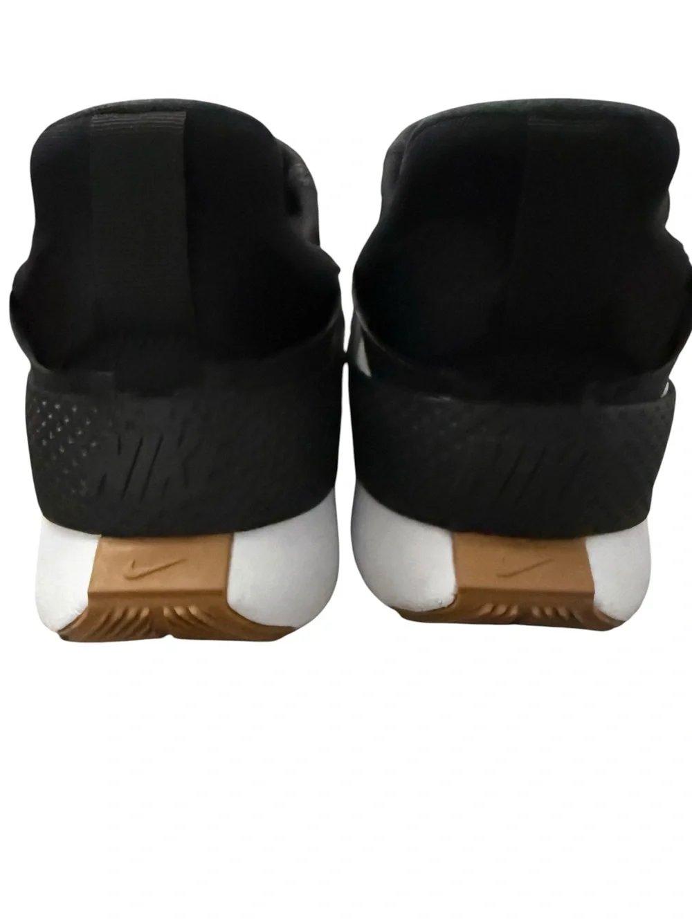 Nike Go FlyEase Black Gum Sneakers Women’s Size 6.